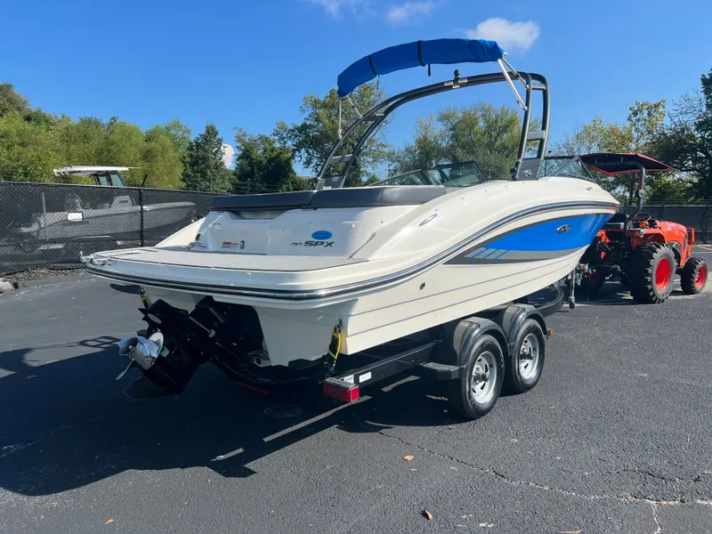 Slide: The Image of 2016 SEA RAY 21 SPX - Image 8 - 8