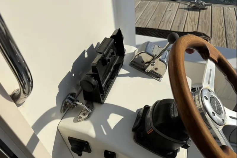 Slide: The Image of Steering wheel and controls of a 2006 Parker 2520 XL Sport Cabin boat. - 15