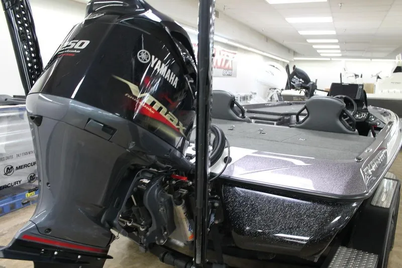 Slide: The Image of 2021 Skeeter ZXR20 boat with Yamaha VMAX engine in showroom. - 6