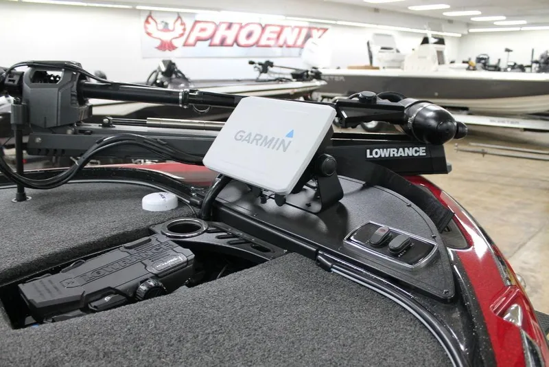 Slide: The Image of 2022 Nitro Z18 Pro boat with Garmin and Lowrance electronics in showroom. - 6