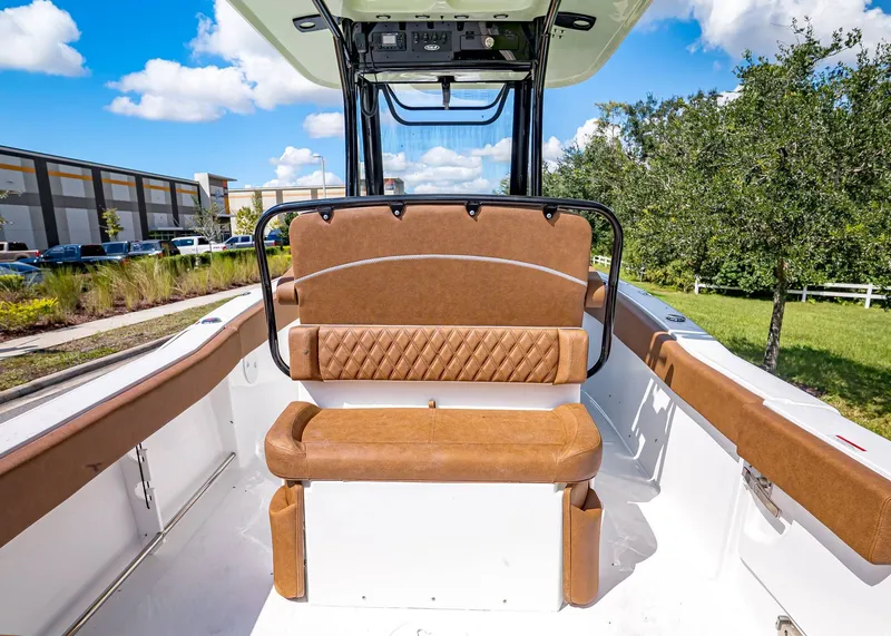 Slide: The Image of Sea Hunt Ultra 245 SE 2026 - 10