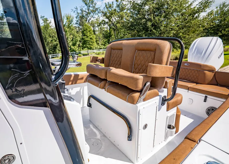 Slide: The Image of Sea Hunt Ultra 245 SE 2026 - 17