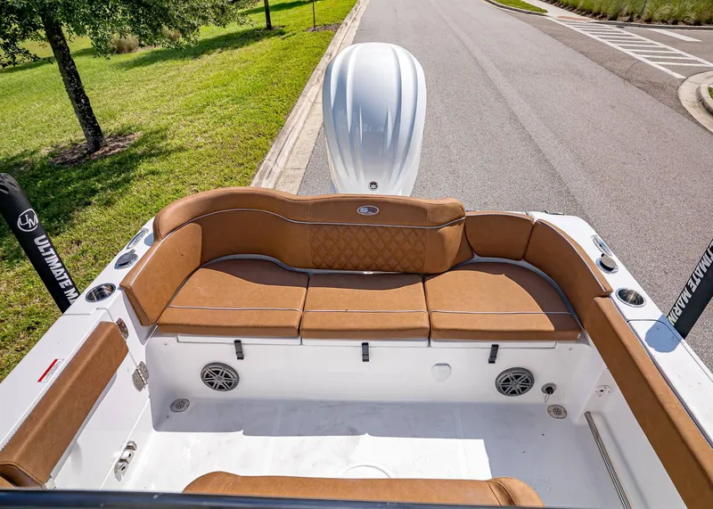 Slide: The Image of Sea Hunt Ultra 245 SE 2026 - 5