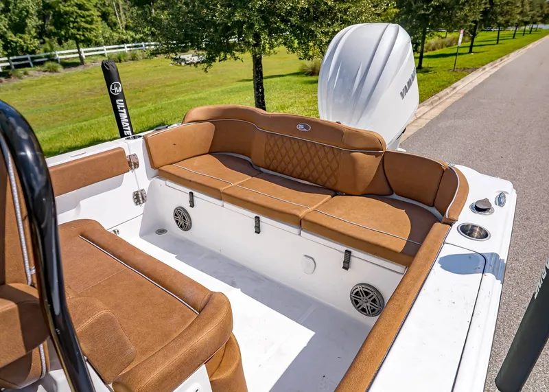 Slide: The Image of Sea Hunt Ultra 245 SE 2026 - 6