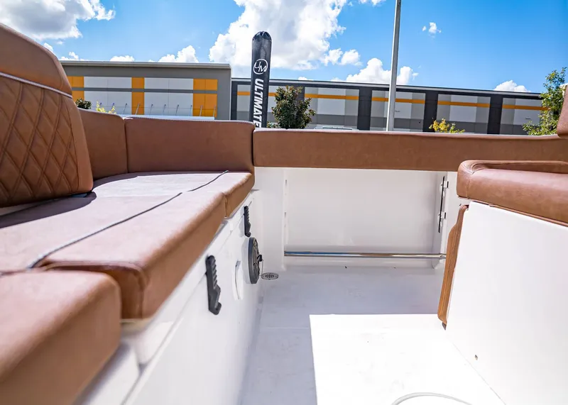 Slide: The Image of Sea Hunt Ultra 245 SE 2026 - 8