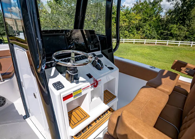 Slide: The Image of Sea Hunt Ultra 245 SE 2026 - 14