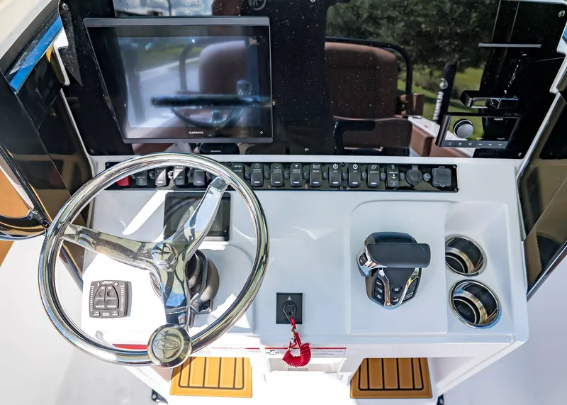 Slide: The Image of Sea Hunt Ultra 245 SE 2026 - 16