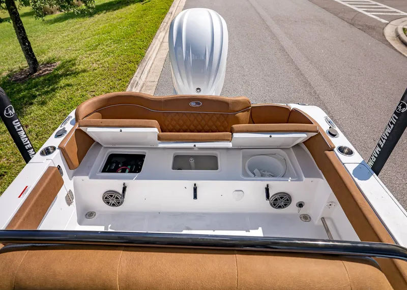 Slide: The Image of Sea Hunt Ultra 245 SE 2026 - 7