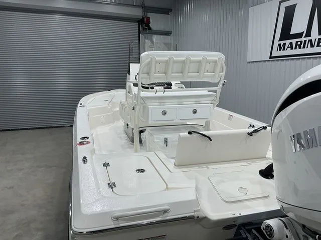 Slide: The Image of Skeeter SX221 2026 - 11