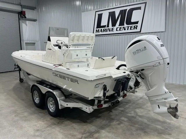 Slide: The Image of Skeeter SX221 2026 - 12