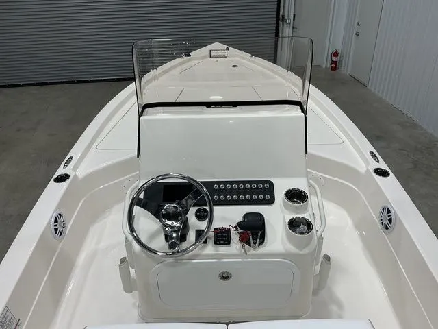 Slide: The Image of Skeeter SX221 2026 - 16