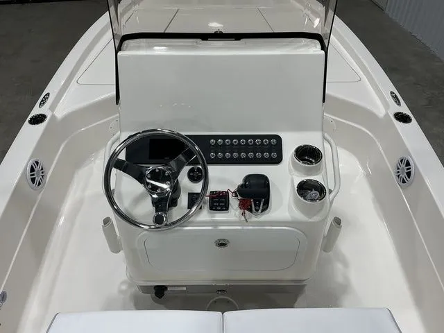 Slide: The Image of Skeeter SX221 2026 - 17