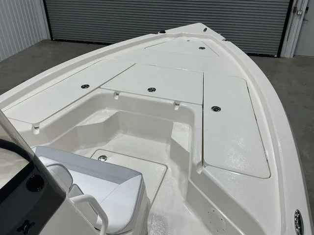 Slide: The Image of Skeeter SX221 2026 - 18