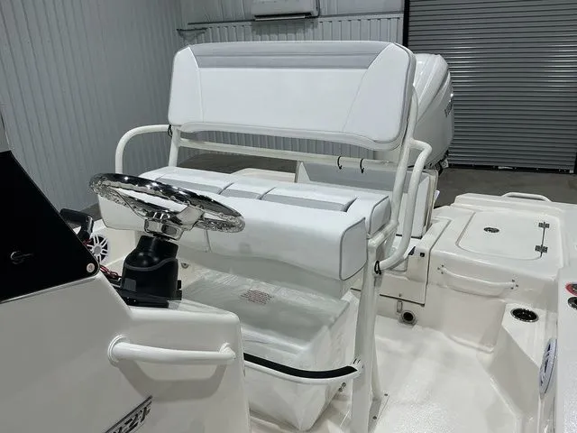 Slide: The Image of Skeeter SX221 2026 - 19