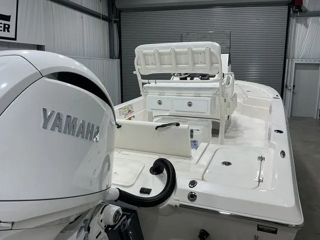 Slide: The Image of Skeeter SX221 2026 - 20