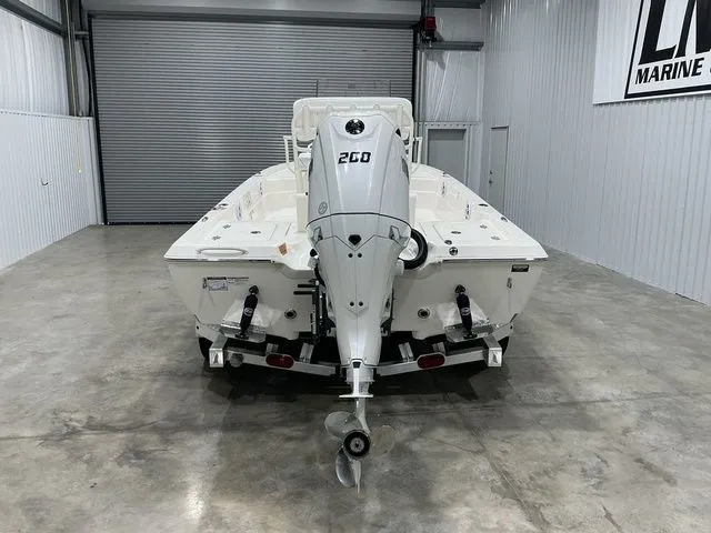 Slide: The Image of Skeeter SX221 2026 - 22