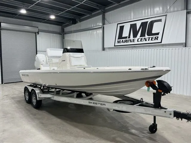 Slide: The Image of Skeeter SX221 2026 - 3