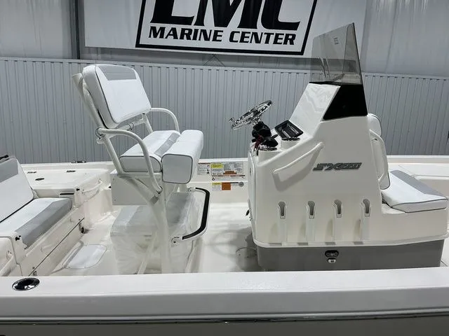 Slide: The Image of Skeeter SX221 2026 - 5