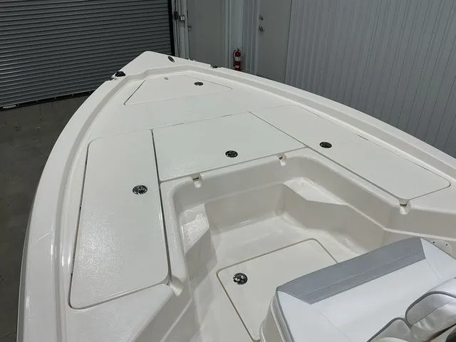 Slide: The Image of Skeeter SX221 2026 - 8