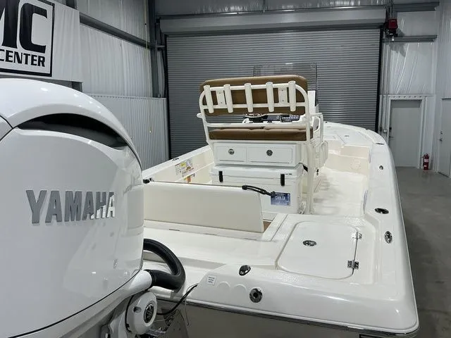 Slide: The Image of Skeeter SX241 2026 - 10