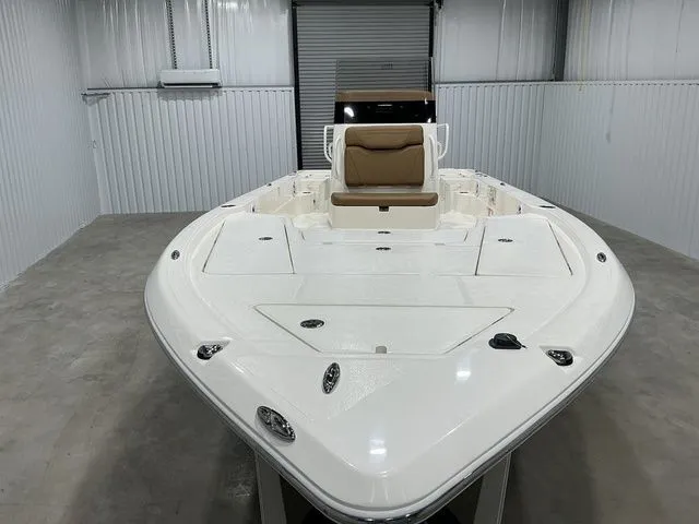 Slide: The Image of Skeeter SX241 2026 - 13