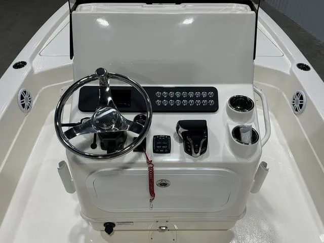 Slide: The Image of Skeeter SX241 2026 - 16