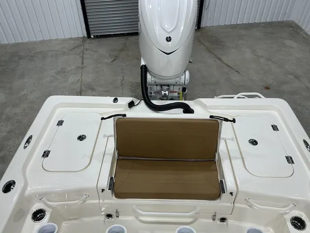 Slide: The Image of Skeeter SX241 2026 - 19