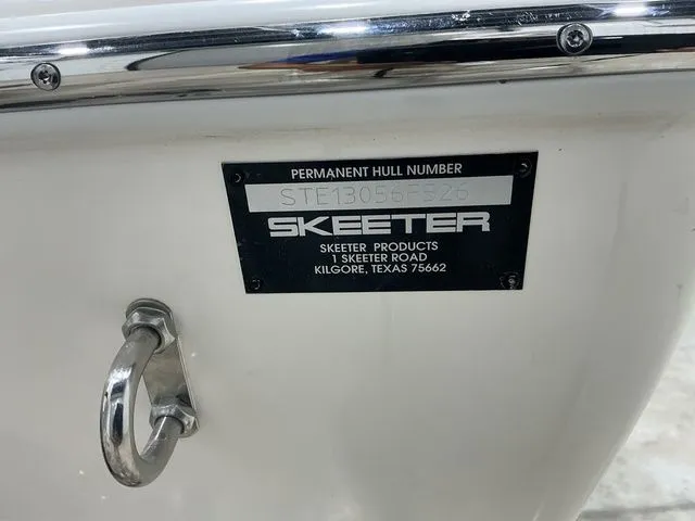 Slide: The Image of Skeeter SX241 2026 - 20