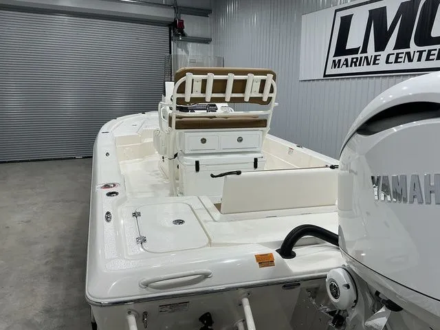 Slide: The Image of Skeeter SX241 2026 - 22