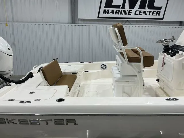 Slide: The Image of Skeeter SX241 2026 - 6