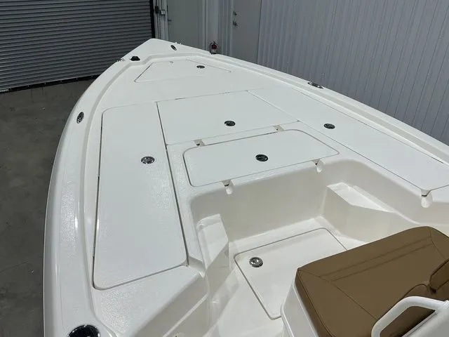 Slide: The Image of Skeeter SX241 2026 - 8