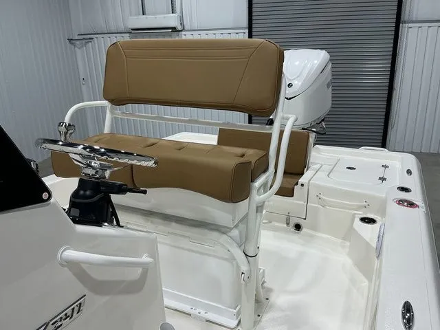 Slide: The Image of Skeeter SX241 2026 - 9