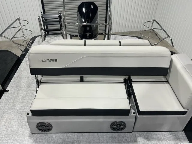 Slide: The Image of Harris Grand Mariner 250 SLDH 2026 - 16