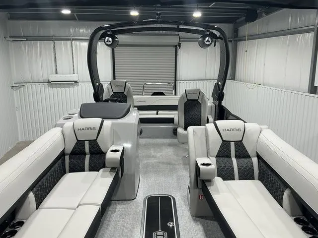 Slide: The Image of Harris Grand Mariner 250 SLDH 2026 - 23