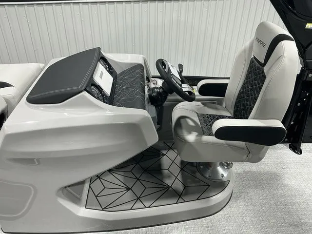 Slide: The Image of Harris Grand Mariner 250 SLDH 2026 - 5