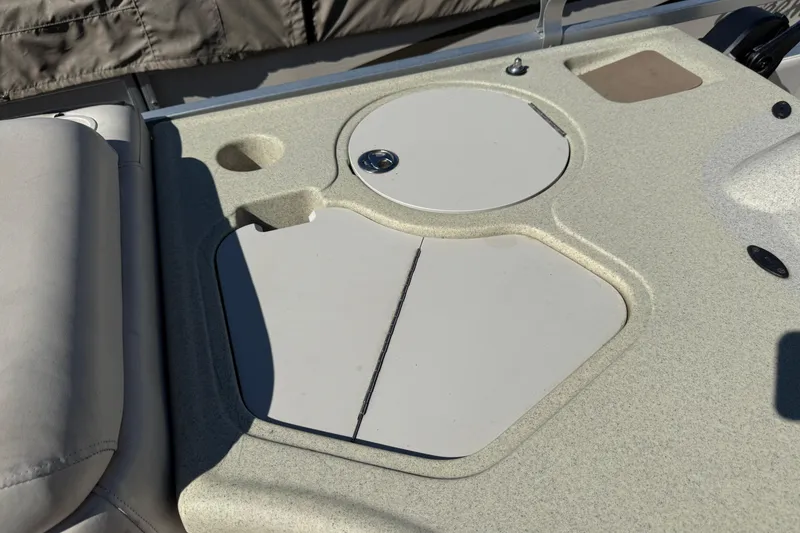 Slide: The Image of 2005 Harris FloteBote 270 Crowne deck with storage compartments and seating area. - 25