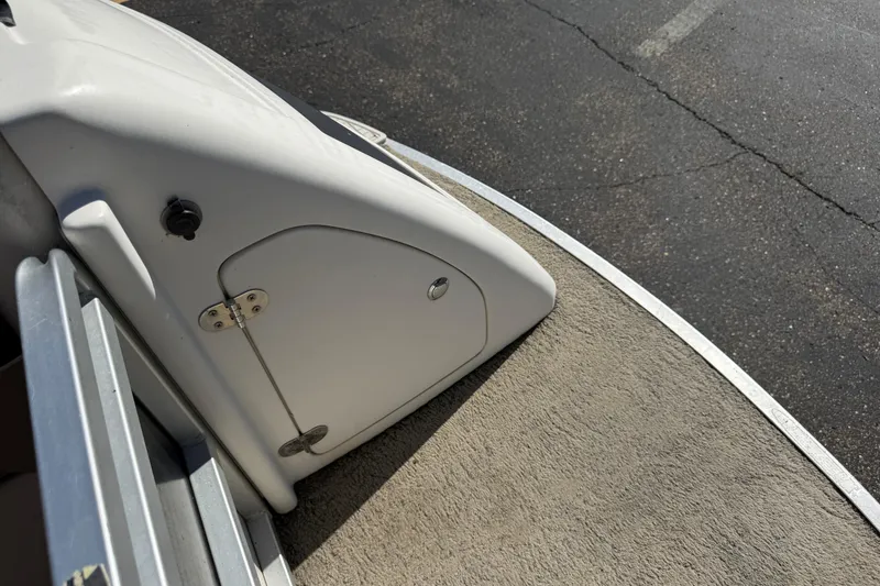 Slide: The Image of 2005 Harris FloteBote 270 Crowne boat deck with storage compartment. - 5