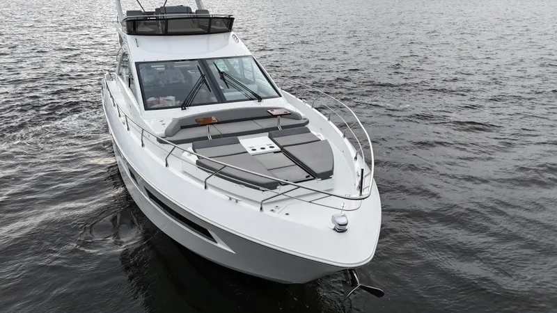 Slide: The Image of Cruisers 60 Fly 2021 - 55