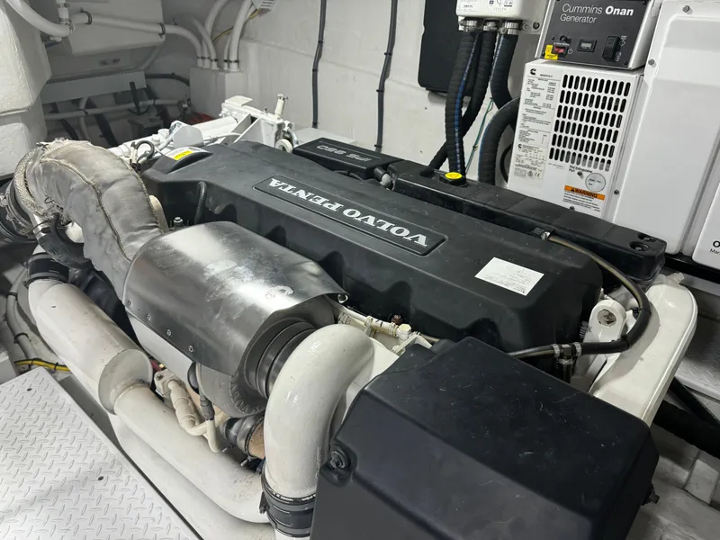 Slide: The Image of Cruisers 60 Fly 2021 - 61