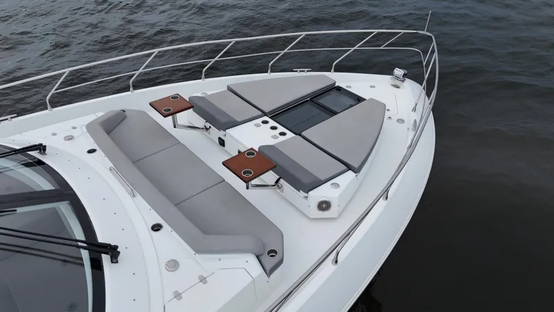 Slide: The Image of Cruisers 60 Fly 2021 - 72