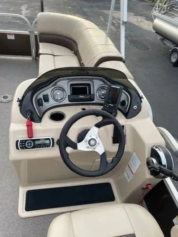 Slide: The Image of Sun Tracker Party Barge 22 DLX 2018 - 12