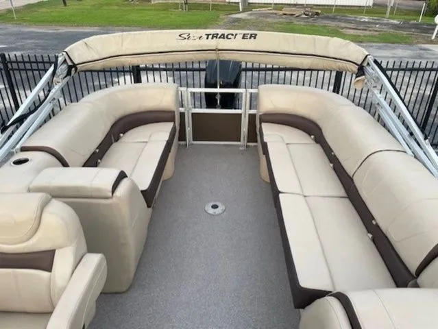 Slide: The Image of Sun Tracker Party Barge 22 DLX 2018 - 14