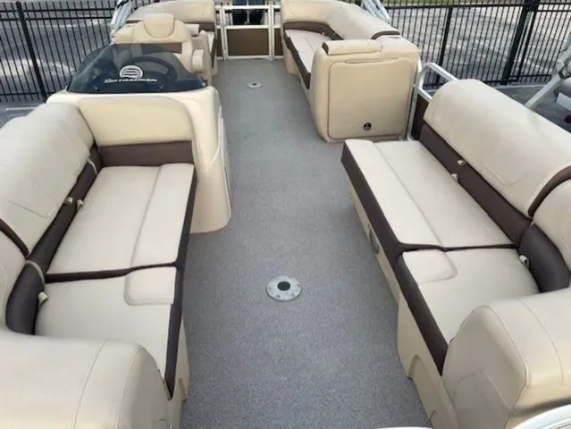 Slide: The Image of Sun Tracker Party Barge 22 DLX 2018 - 6