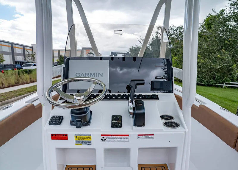 Slide: The Image of Sea Hunt Ultra 219 2026 - 12