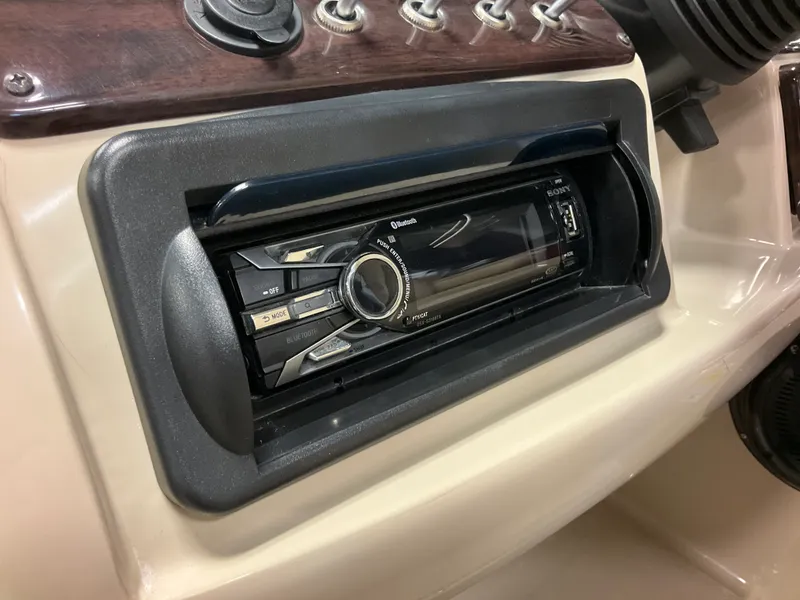 Slide: The Image of Harris SOLSTICE 220 2013 - 43