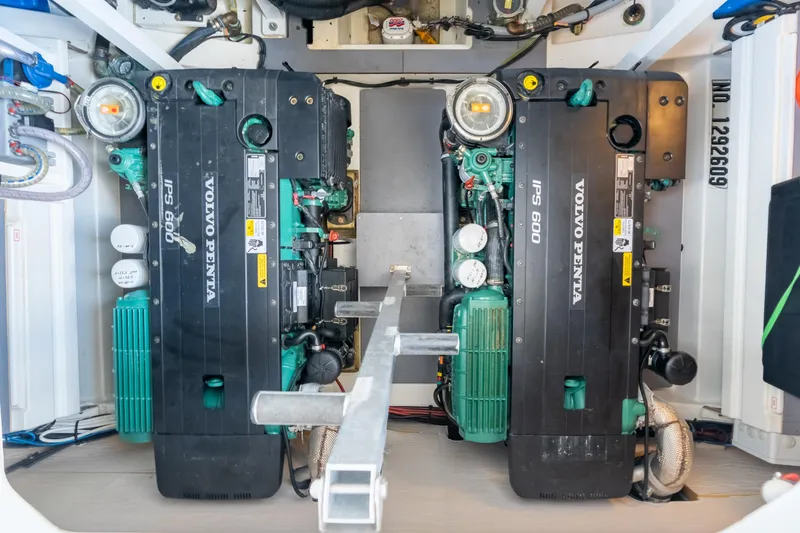 Slide: The Image of Prestige 520 Flybridge 2019 yacht outdoor kitchen with ocean view. - 38