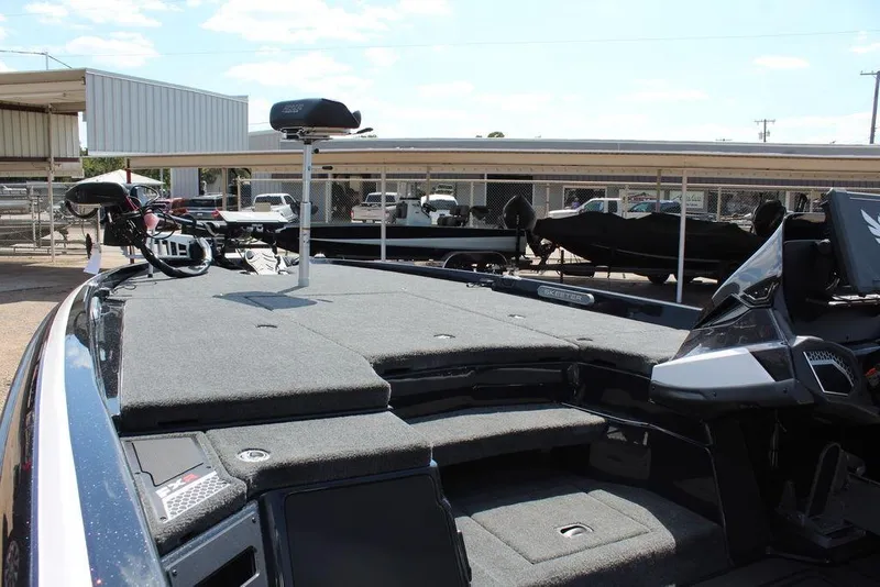 Slide: The Image of 2026 Skeeter FXR21 FLEX boat with spacious deck and advanced equipment. - 16