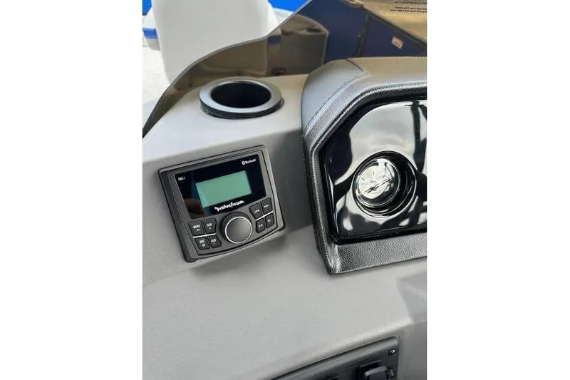 Slide: The Image of Dashboard of 2026 Bennington 23 SF Family boat with control panel and cup holder. - 19