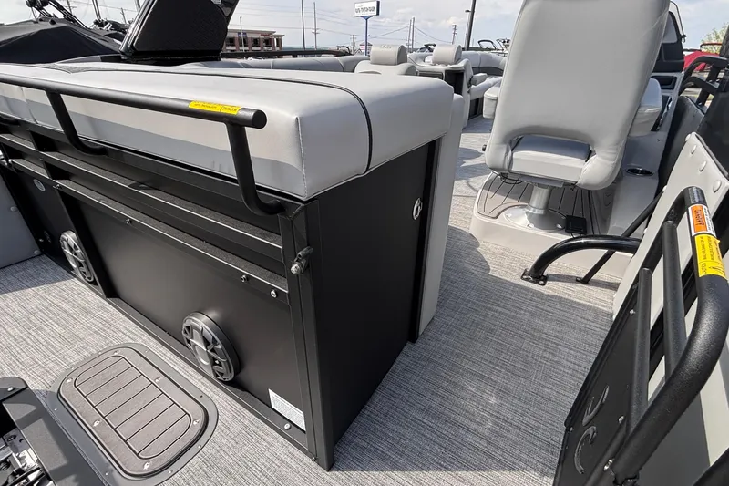 Slide: The Image of Interior of 2026 JC NEPTOON 27TT SPORT boat with seating and speakers. - 43