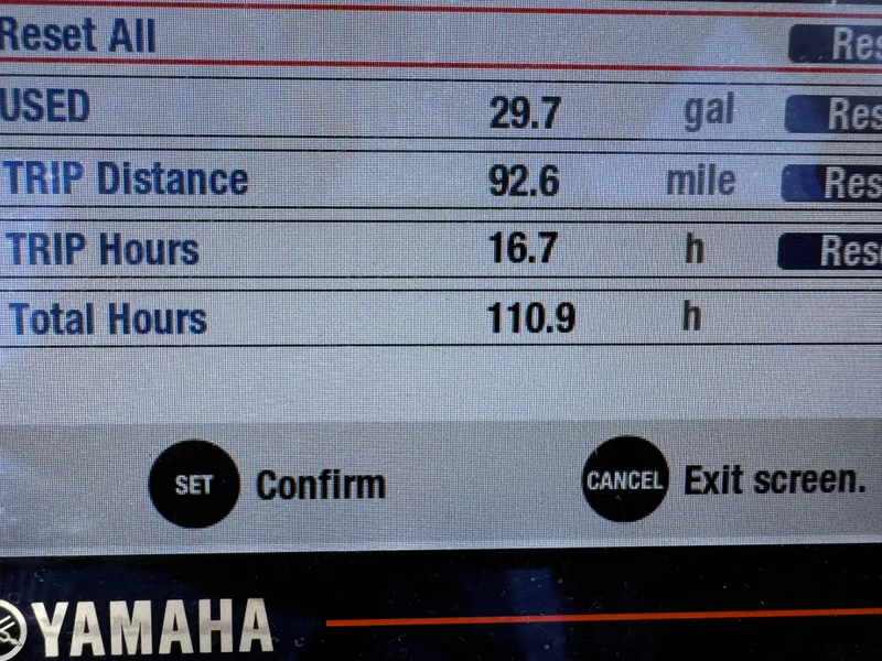 Slide: The Image of Robalo R222 2023 - 13